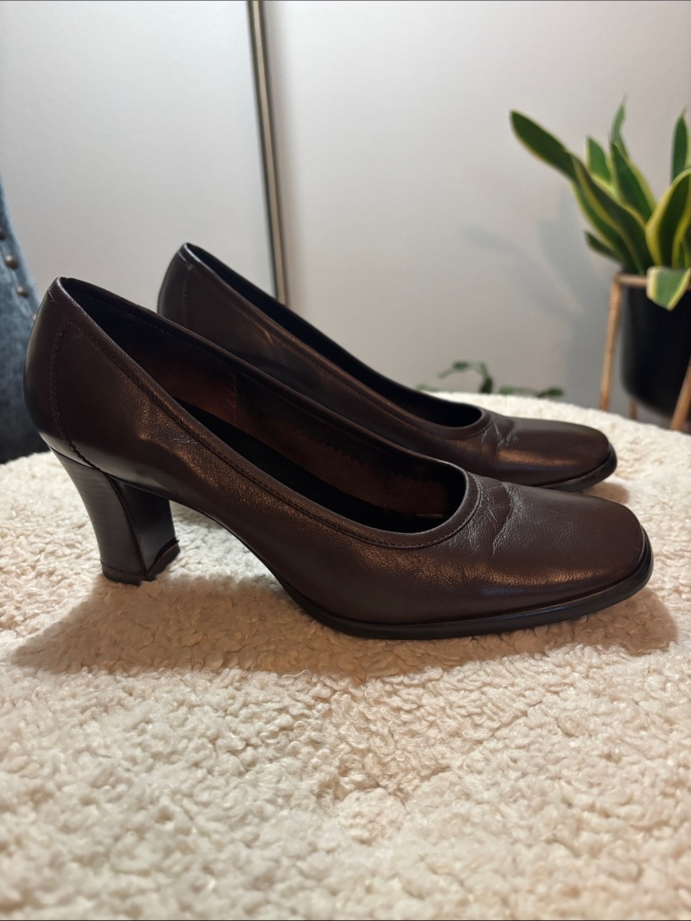 Vintage ETIENNE AIGNER  brown leather BLOOM Pumps 7.5 M excellent vintage